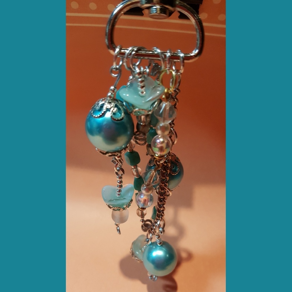 🆕️ NEW FLOWERY BLUE PURSE KEYCHAIN/CHARM - Picture 2 of 8