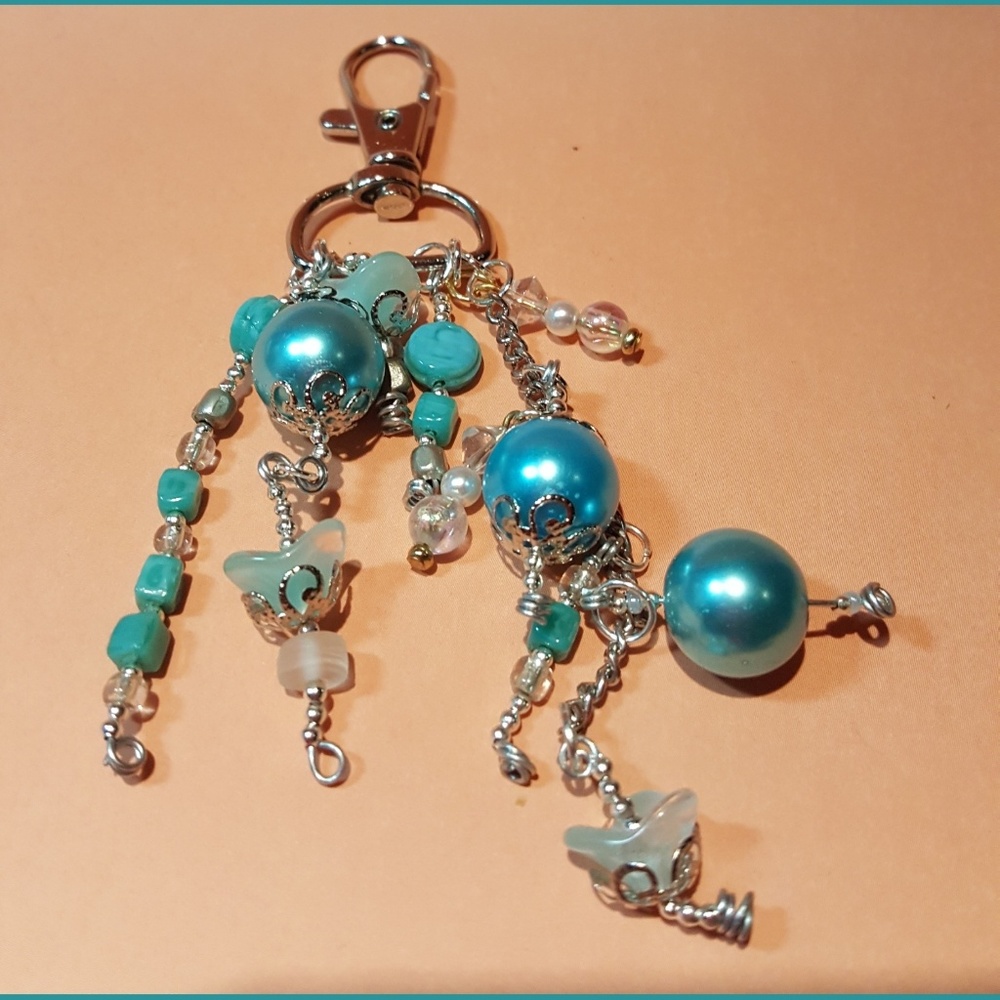🆕️ NEW FLOWERY BLUE PURSE KEYCHAIN/CHARM - Picture 5 of 8