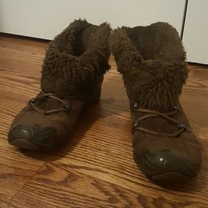 winter shoes, hiking shoes