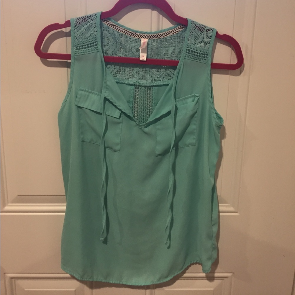 Adorable seafoam green sleeveless blouse.