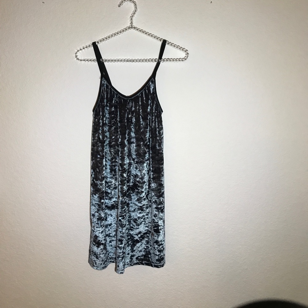 NWT! Topshop Crushed Velvet Dress. Price is firm. - Picture 5 of 8