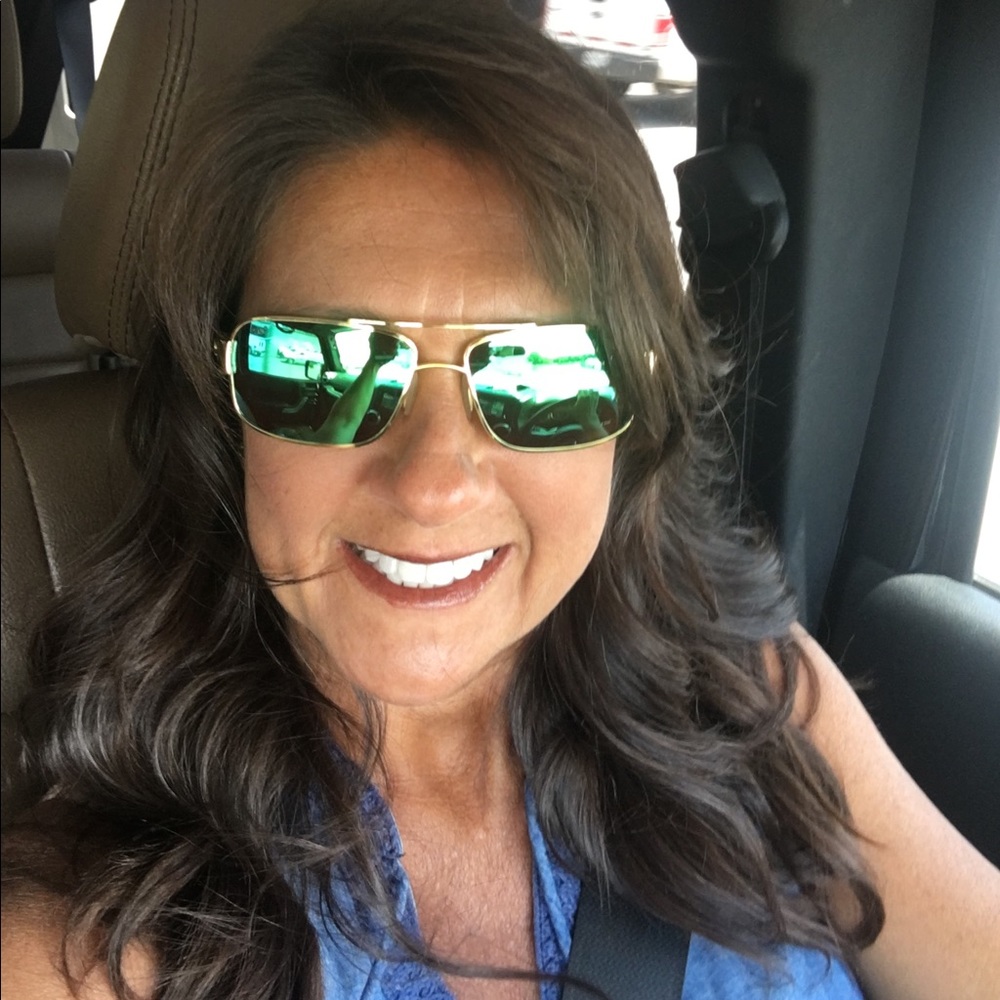 Meet your Posher, Julie