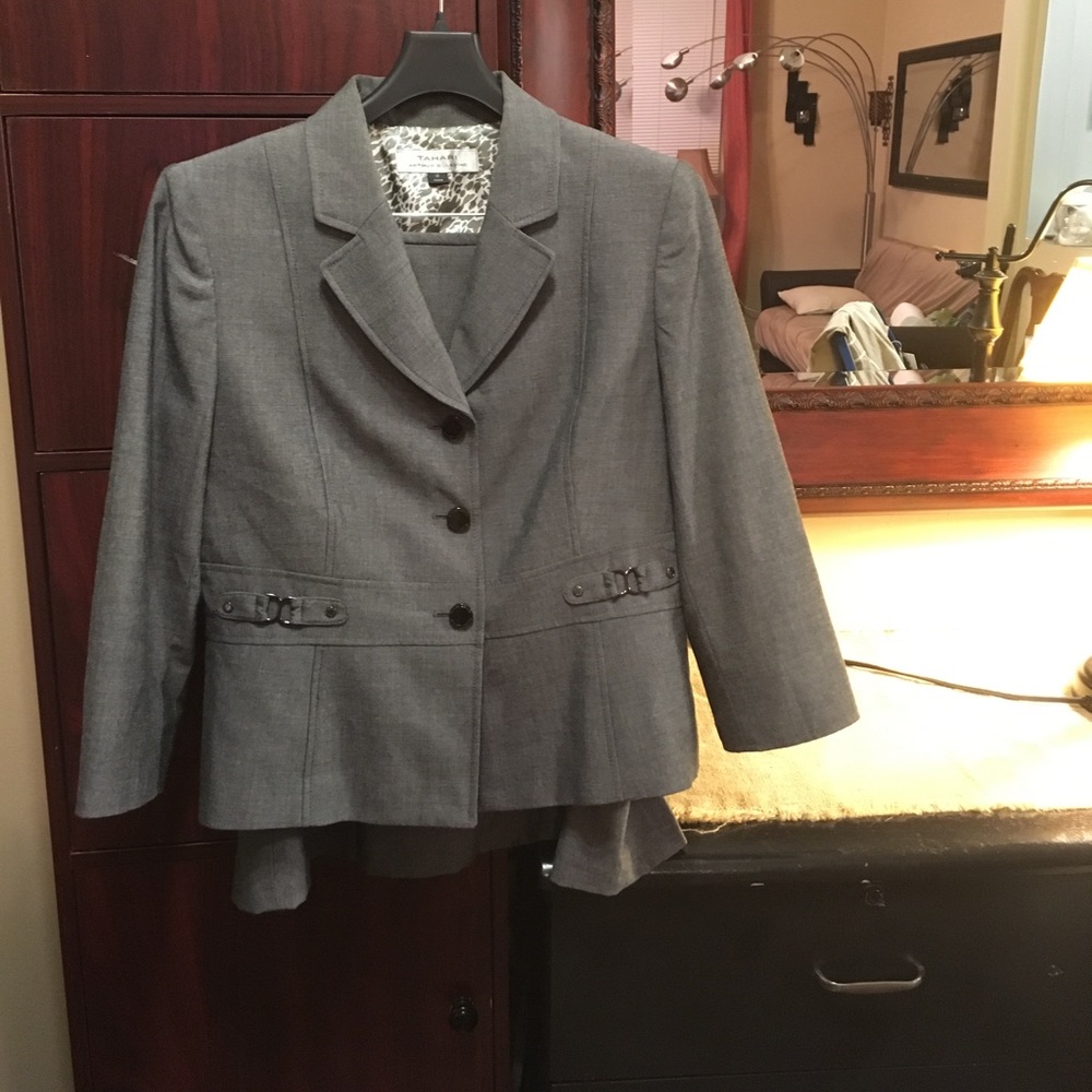 Tahari suit size12