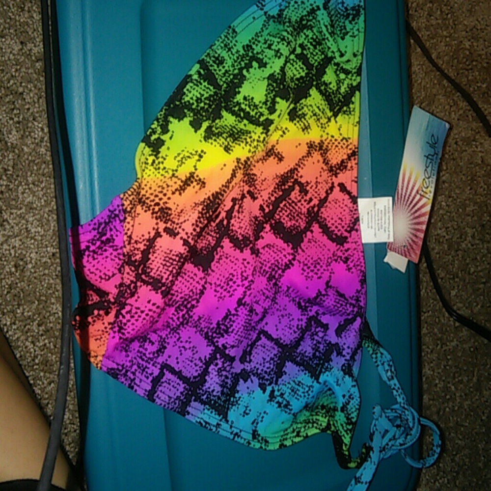Bikini - Picture 3 of 4