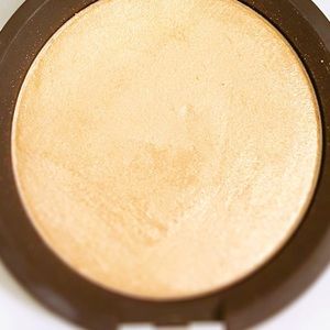 Becca Jaclyn hill champagne pop