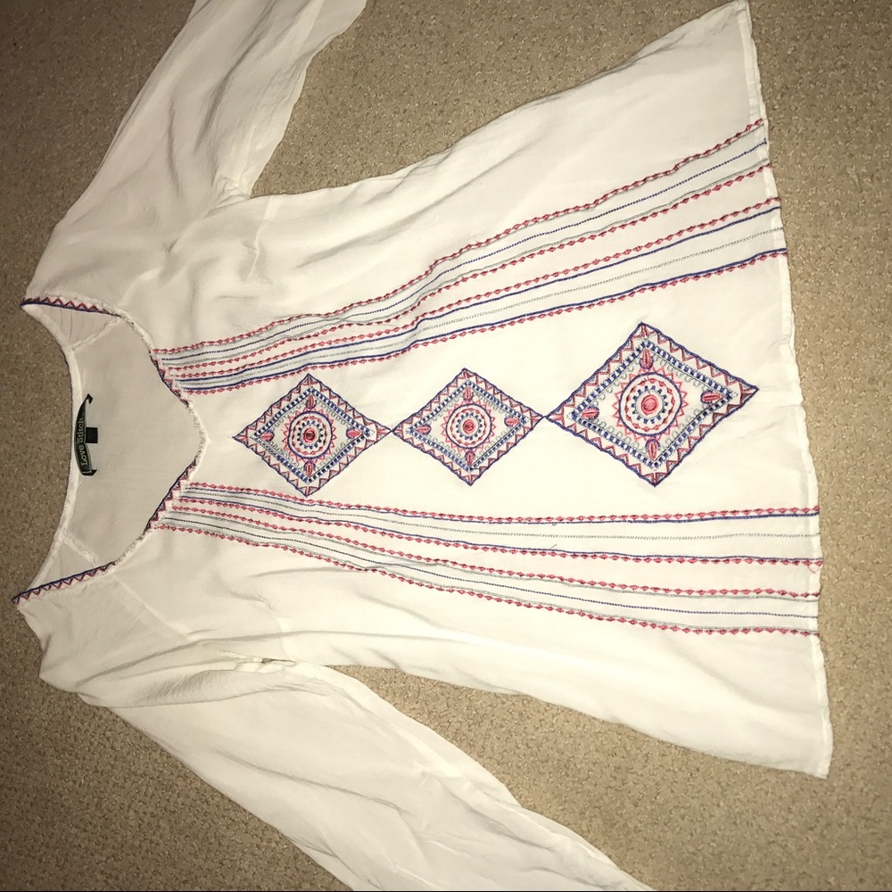 Embroidered white blouse, flared sleeves!