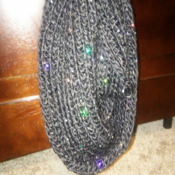 Scarf - Picture 2 of 5