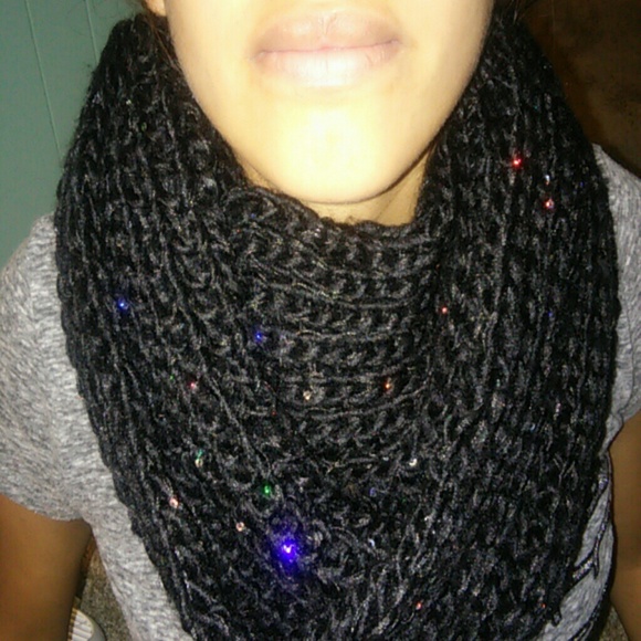 Scarf - Picture 3 of 5