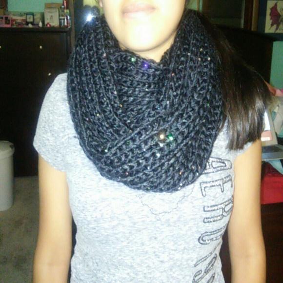 Scarf - Picture 5 of 5