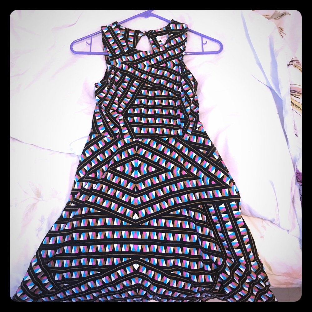 LIGHTLY USED PATTERNED DRESS