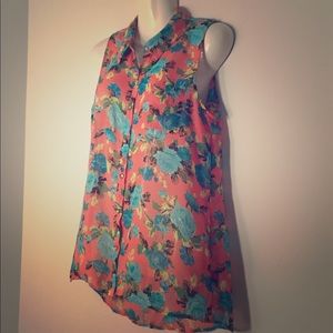 Floral print blouse 🌺 💙