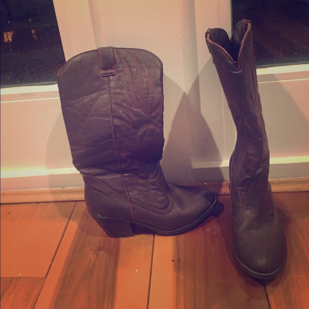 Size 7 brown leather cowgirl boots
