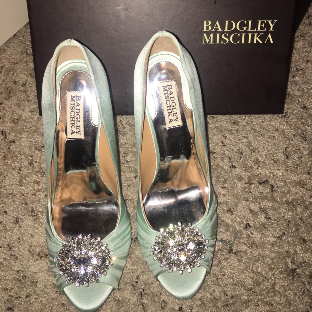 Badgley Mischka Pettal Pumps