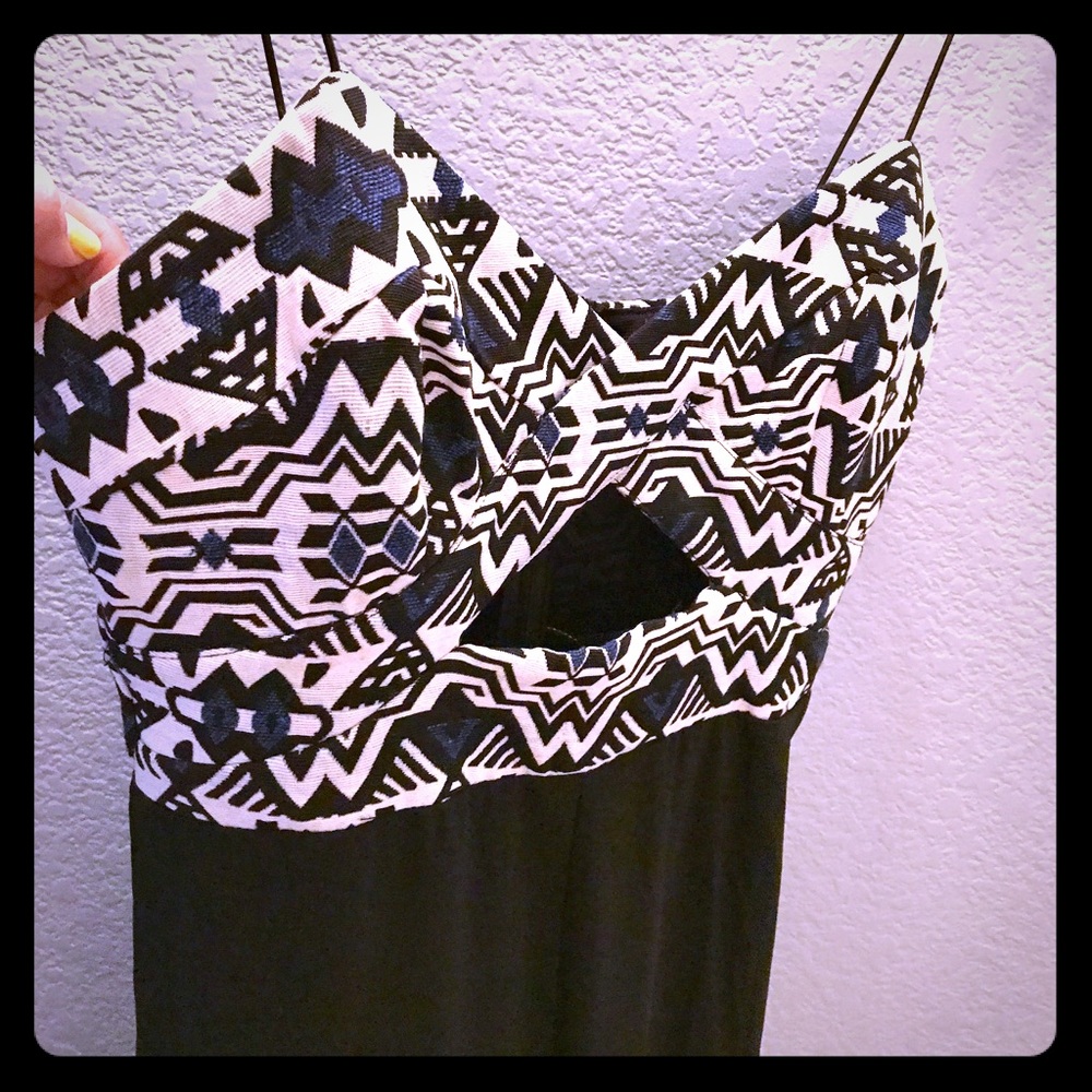 Jumpsuit super cute black/pattern w/front cut out!