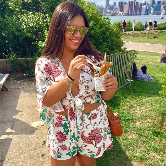 Meet your posher: Maralin - Picture 2 of 6