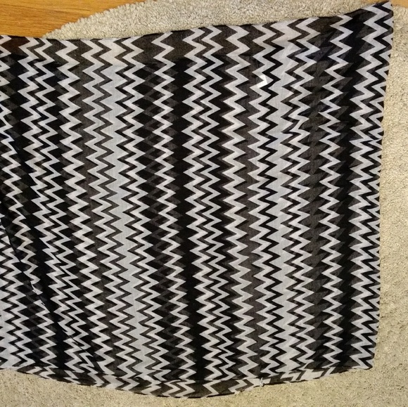 Zig-Zag Infinity Scarf - Picture 3 of 3