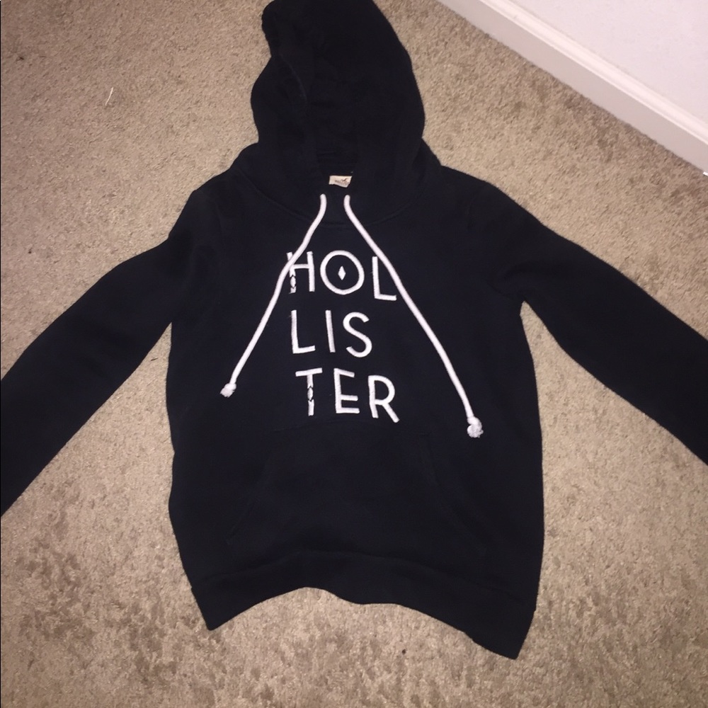 Black and white hollister sweater