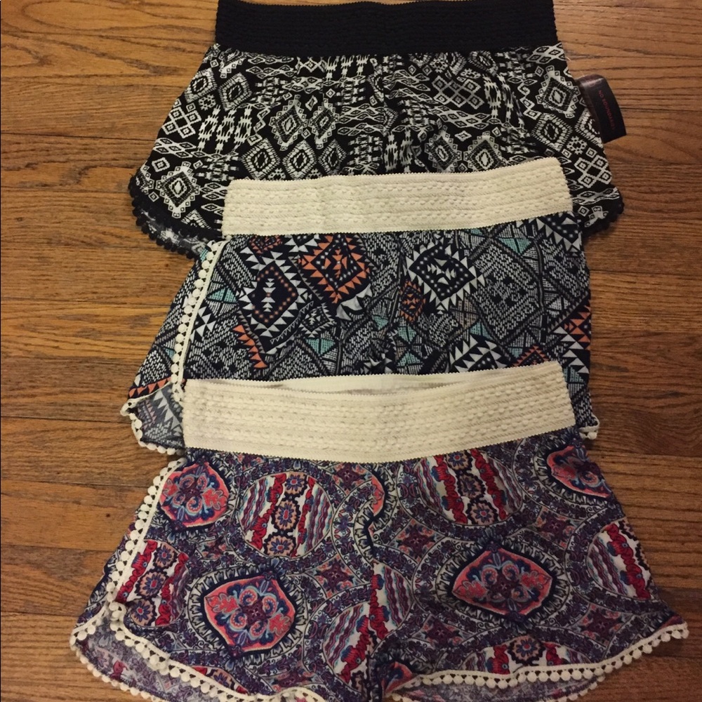 1 HOUR SALE!! Nice Shorts Bundle of 3!!❤️