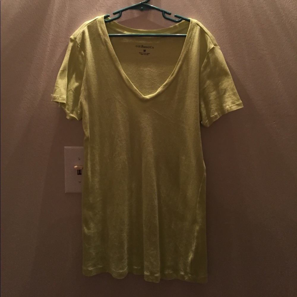 Green classic v-neck shirt