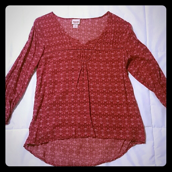 Cute peasant top! - Picture 1 of 4