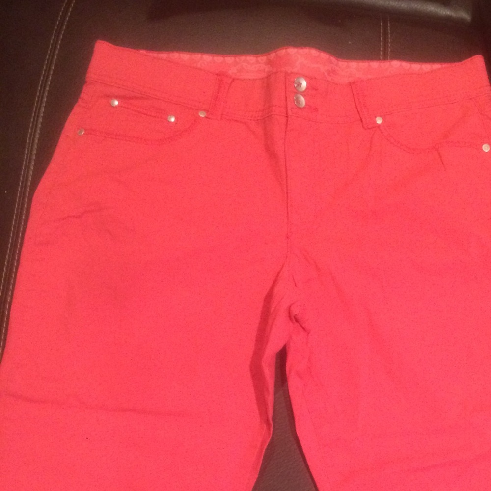 Pinkish Coral Capris 🏖