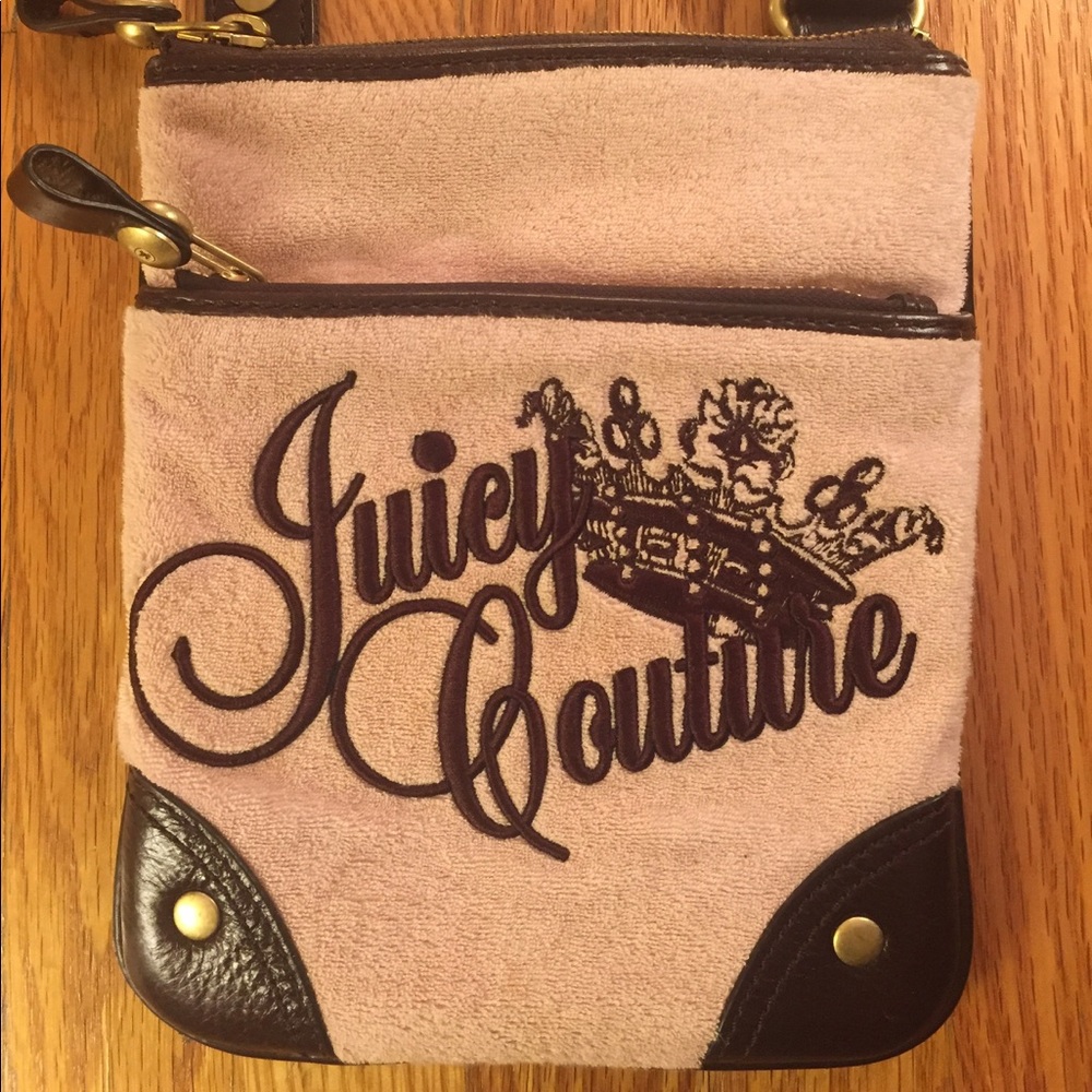 Totally cute JUICY COUTURE 👑💖cross body bag!