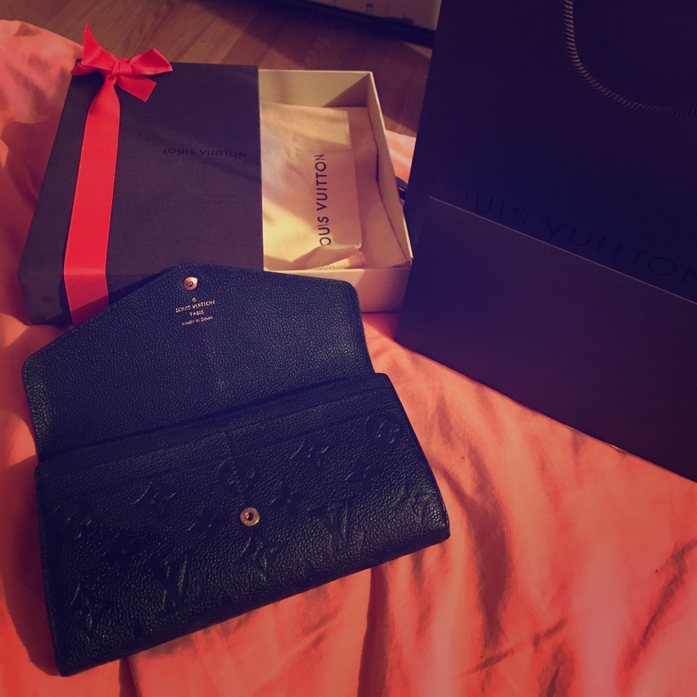 Authentic Louis Vuitton Sarah Wallet