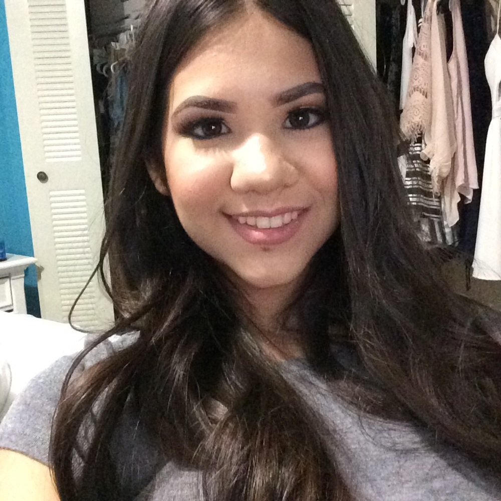 Meet your Posher, Camila