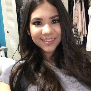 Meet your Posher, Camila