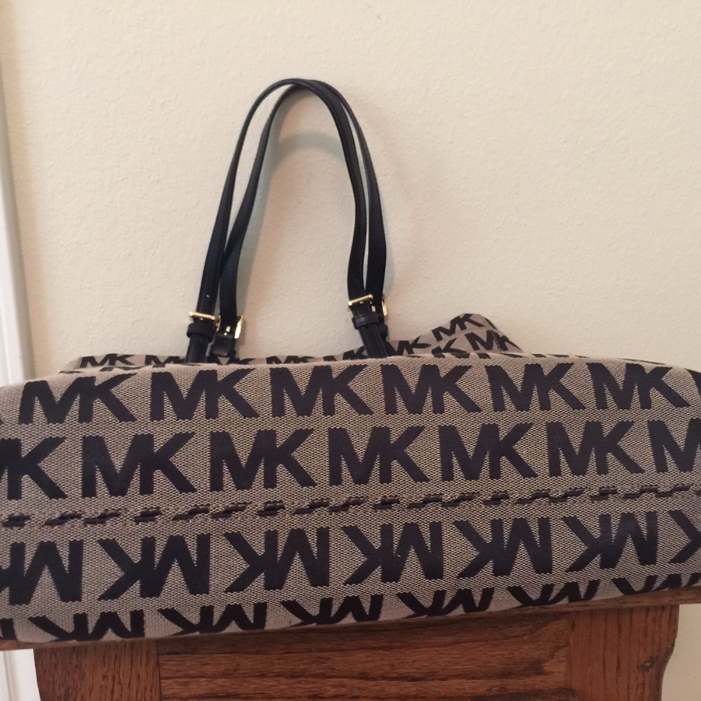 Michael Kors Signature MK Tote Black/Tan MK Purse - Picture 2 of 8
