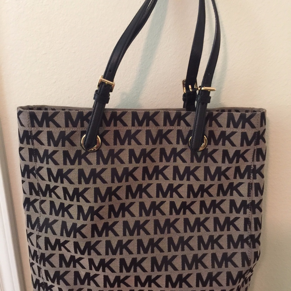 Michael Kors Signature MK Tote Black/Tan MK Purse - Picture 5 of 8