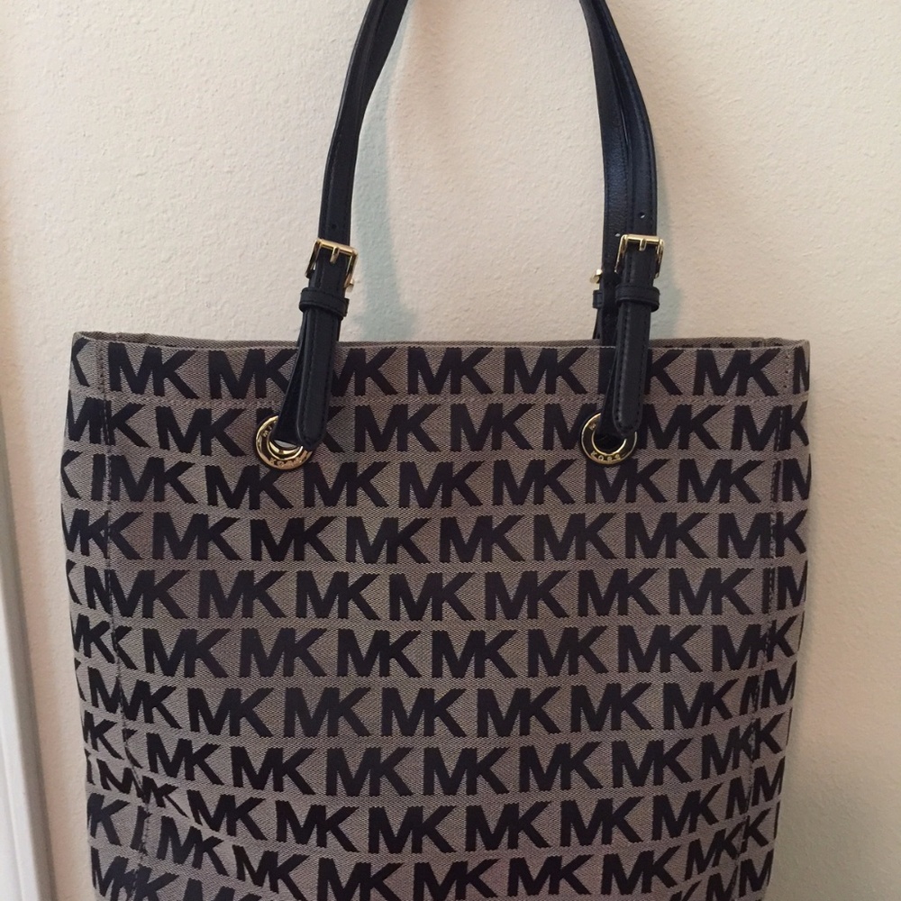 Michael Kors Signature MK Tote Black/Tan MK Purse - Picture 6 of 8