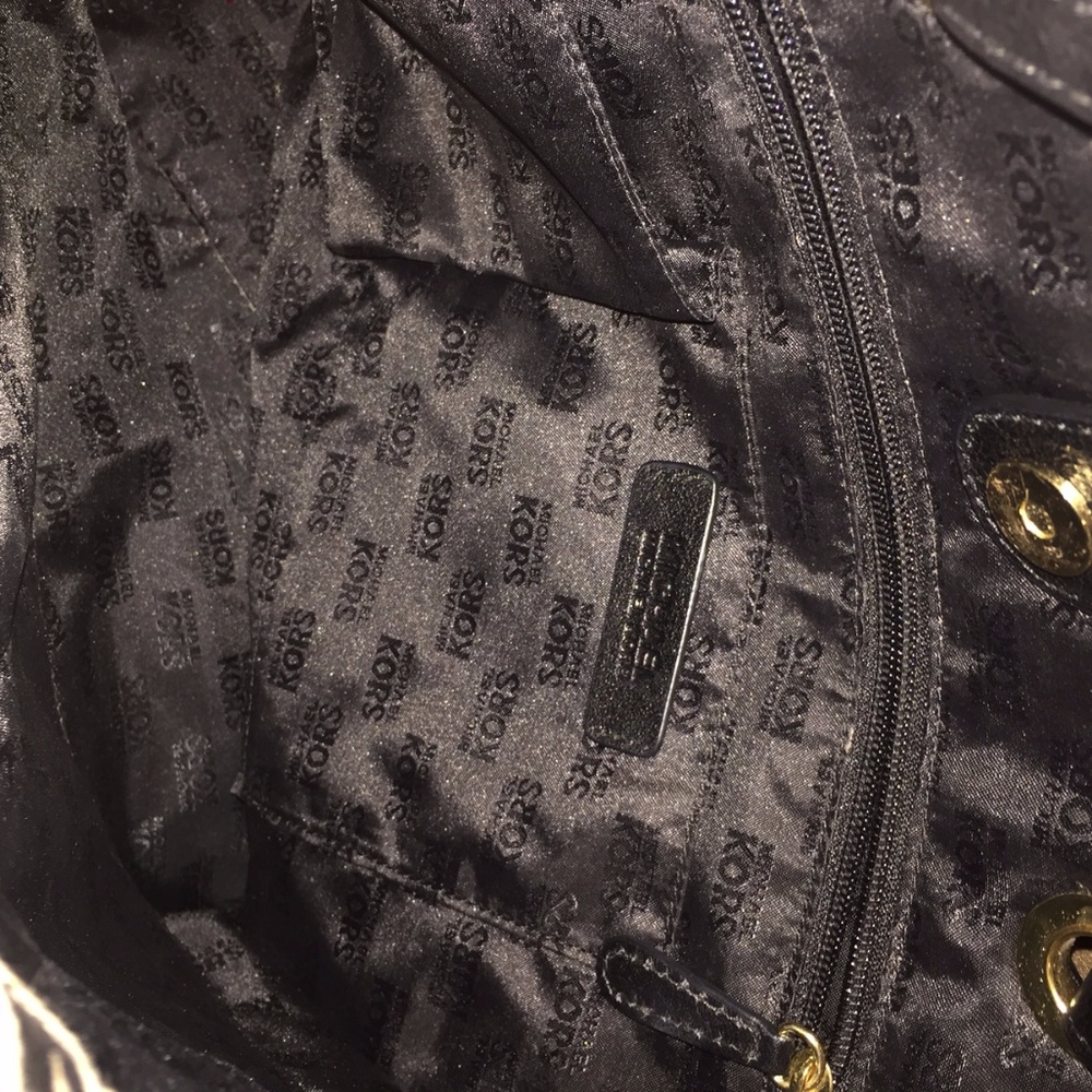 Michael Kors Signature MK Tote Black/Tan MK Purse - Picture 8 of 8