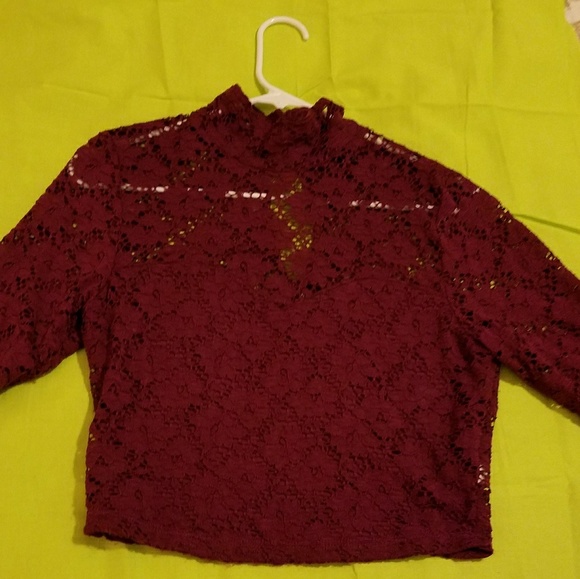Button neck crop top - Picture 2 of 4