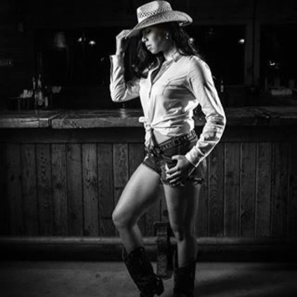 Meet your Posher, Luisana. ( Instagram:Westcoastbella) - Picture 8 of 16