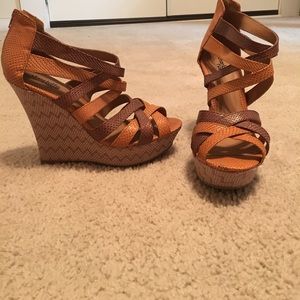 Brown 'faux-snakeskin' scrappy wedges