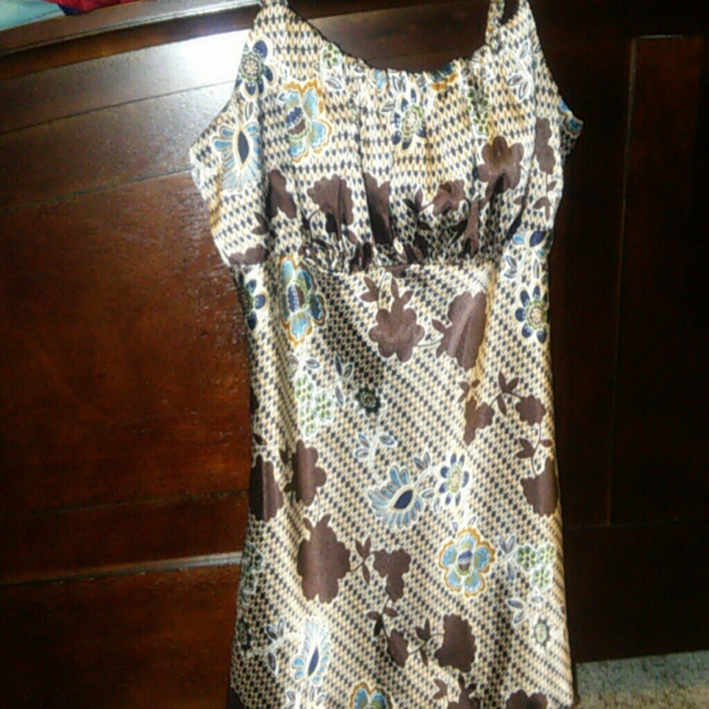 Spaghetti strap shirt. Flower print.