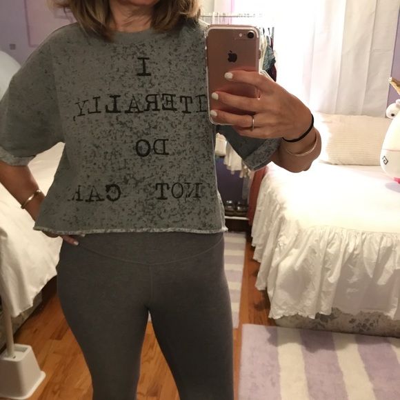 ⬇️SALE! Forever 21 Graphic Tee Crop Top Gray - Picture 2 of 7