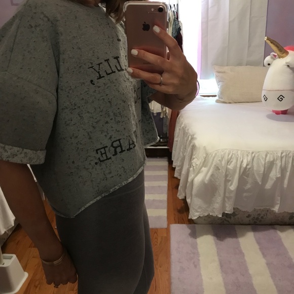 ⬇️SALE! Forever 21 Graphic Tee Crop Top Gray - Picture 4 of 7
