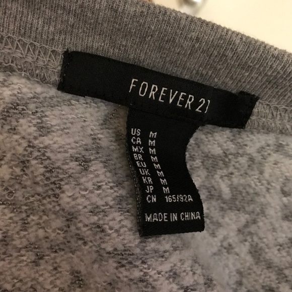 ⬇️SALE! Forever 21 Graphic Tee Crop Top Gray - Picture 6 of 7