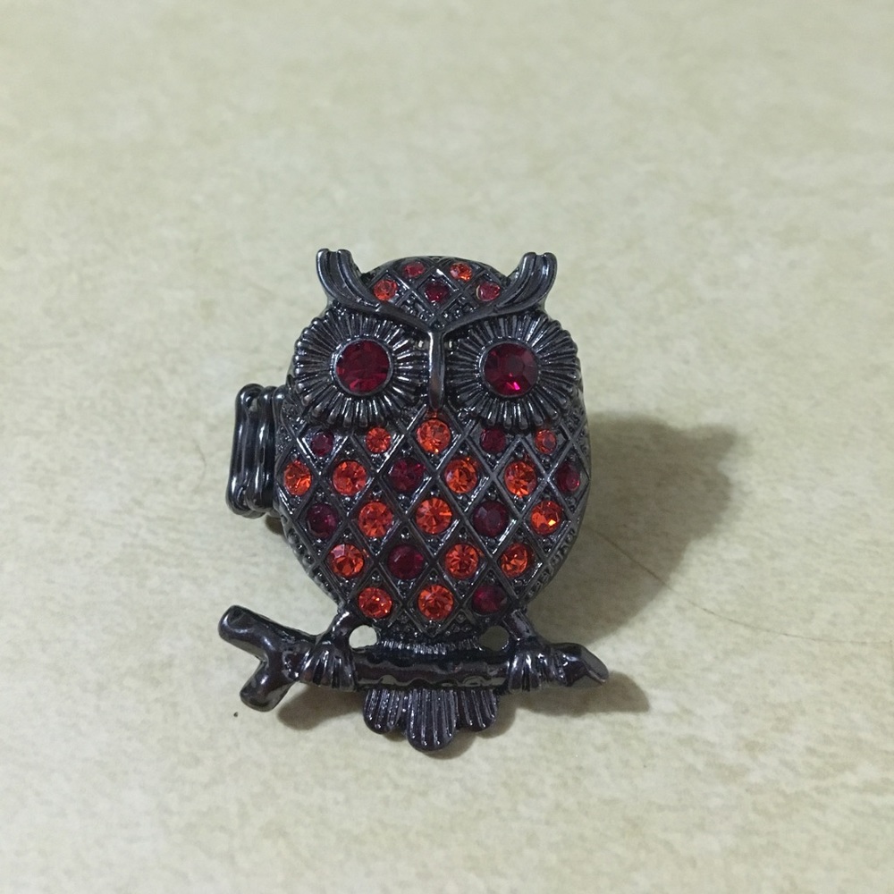 Metal stretchy owl ring with inlaid jewels