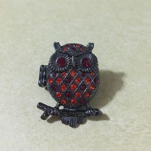 Metal stretchy owl ring with inlaid jewels
