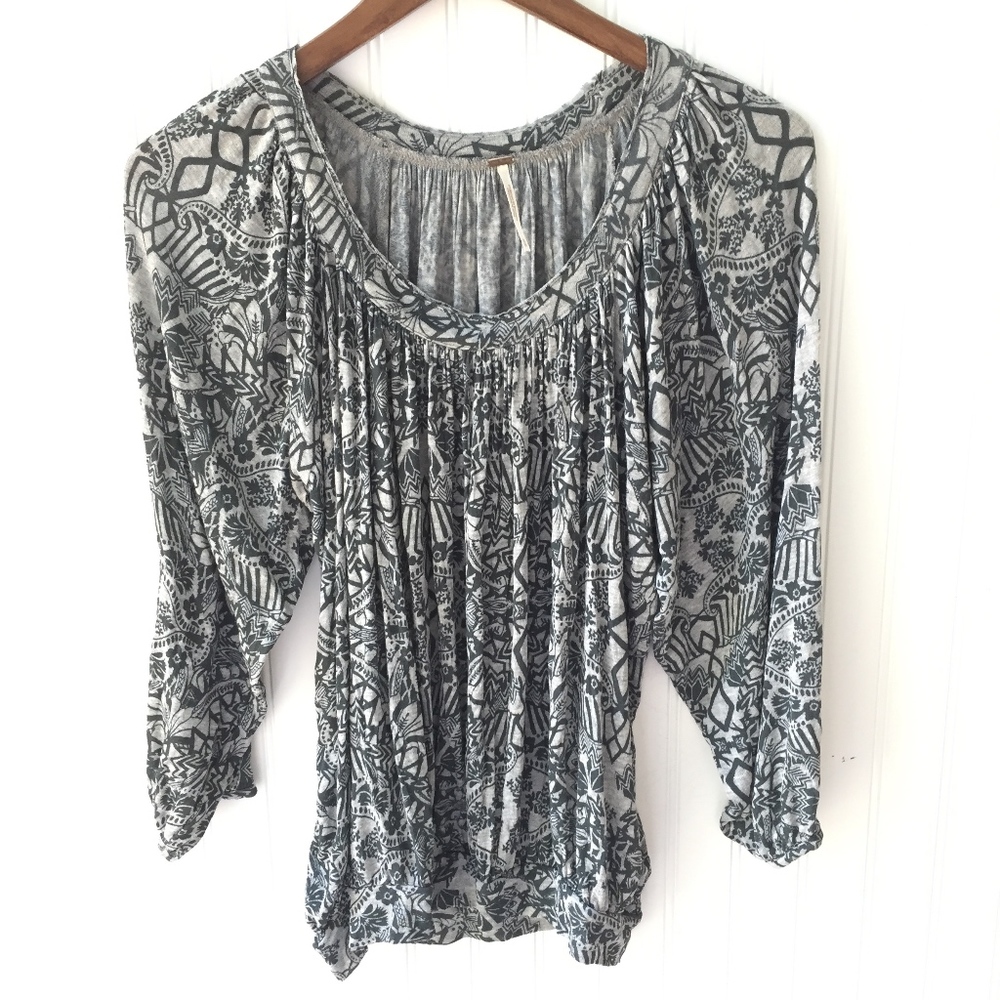 •Free People• Gray Printed Top