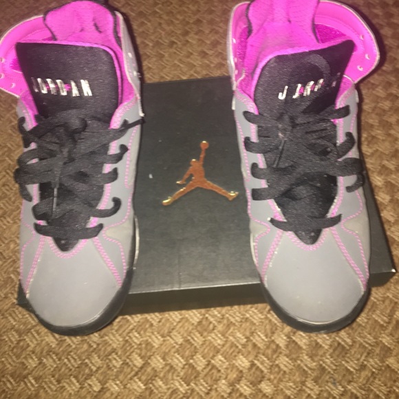 Girl's Jordan Sneakers - Picture 4 of 4