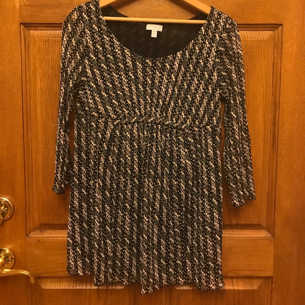 A Pea in the Pod Maternity Shirt