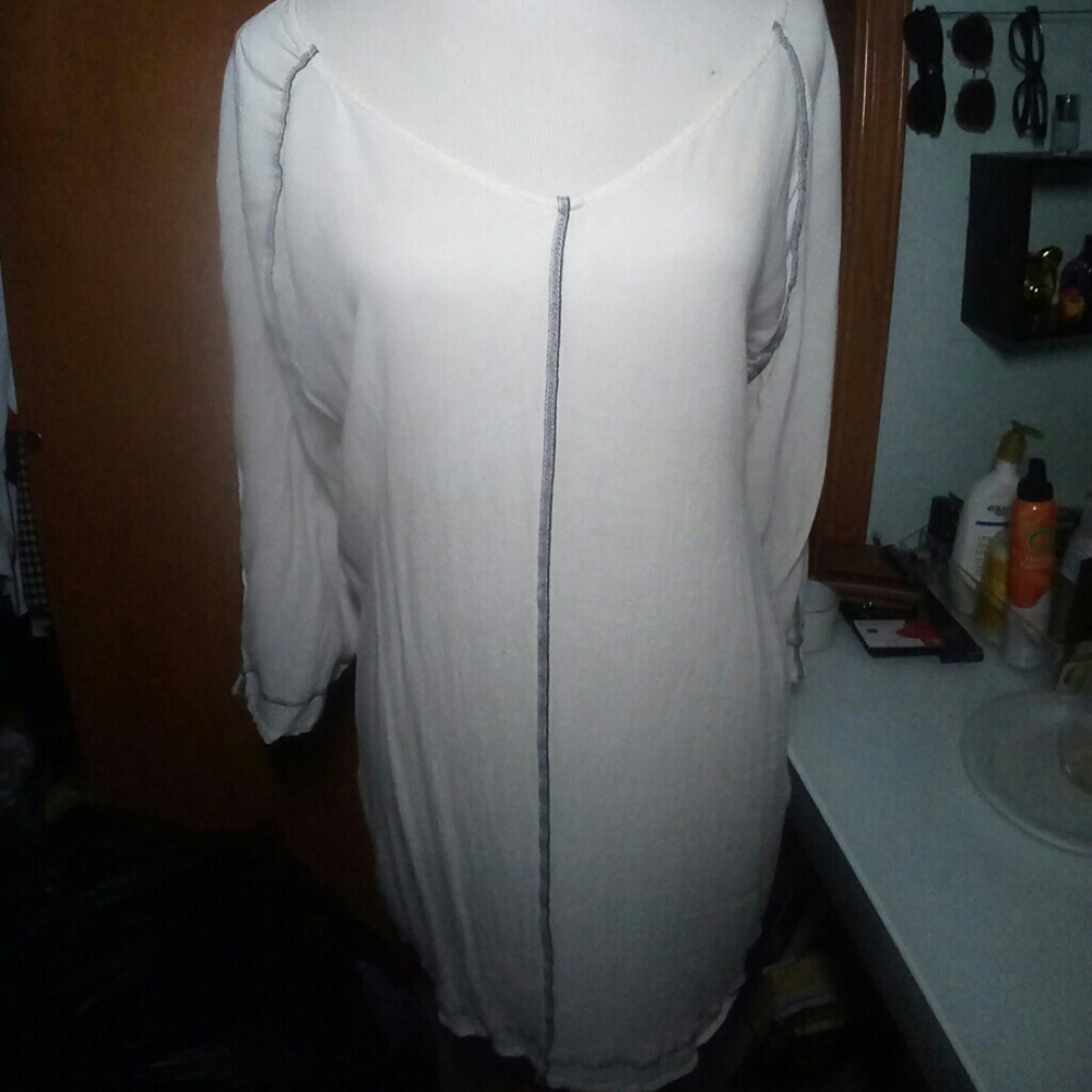 SEMI NEW* White flowy tunic blouse