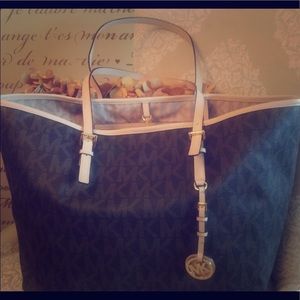SOLD* Mchael Kors Tote