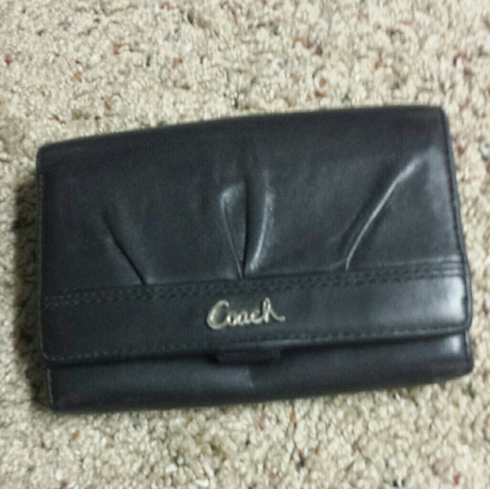 SOLD....Coach wallet....SOLD