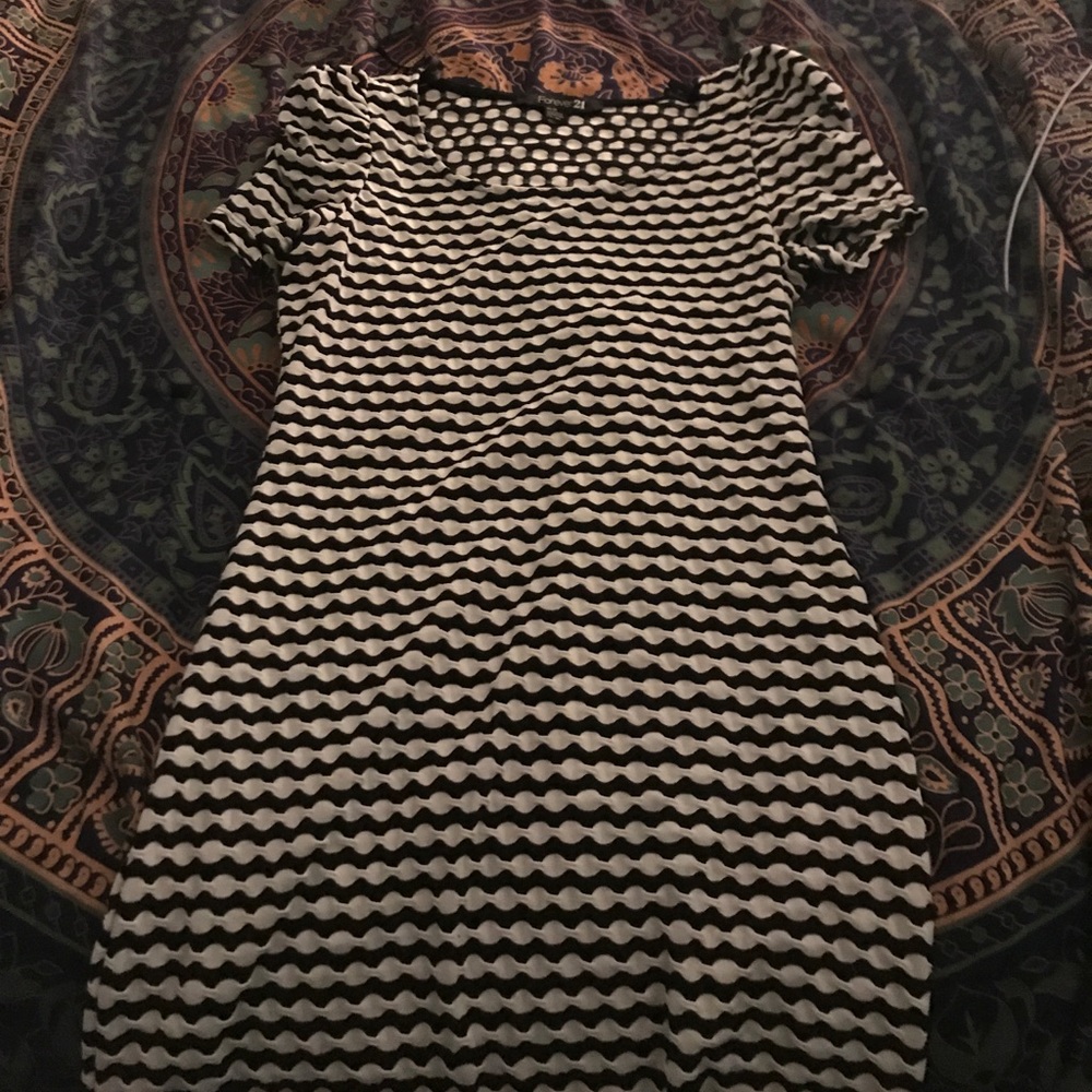 Black and white bodycon dress