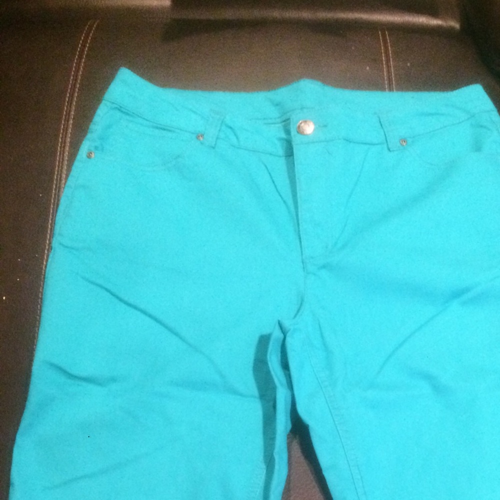 NWOT Teal Capris
